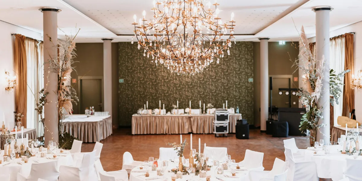Understanding Wedding Venue Costs: Off-Peak vs. Peak Pricing